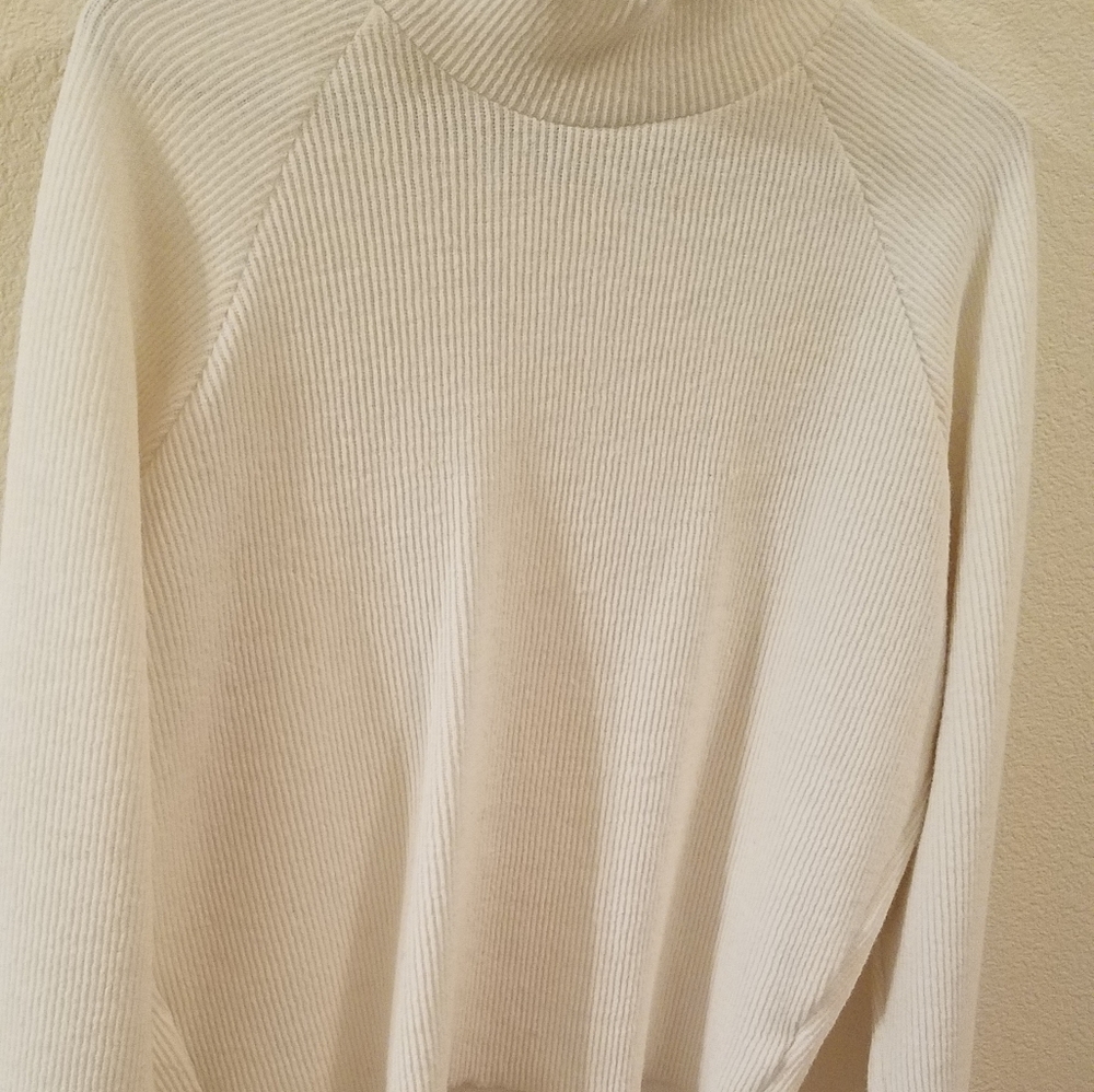 Cream turtle neck - Picture 2 of 4